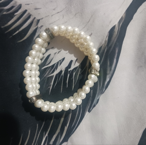Women Ivory Pearls Elastic Bracelet - Picture 7 of 9